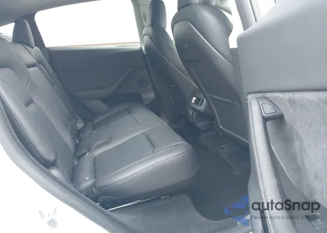 2024 Tesla Model Y Long Range Dual Motor All-Wheel Drive z USA, uszkodzony, nr VIN 7SAYGDEE5RF117892